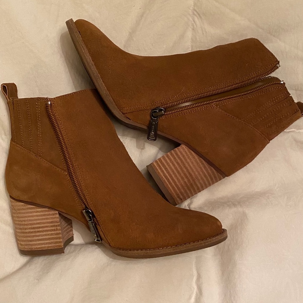 Women’s Camel Booties Size 6.5